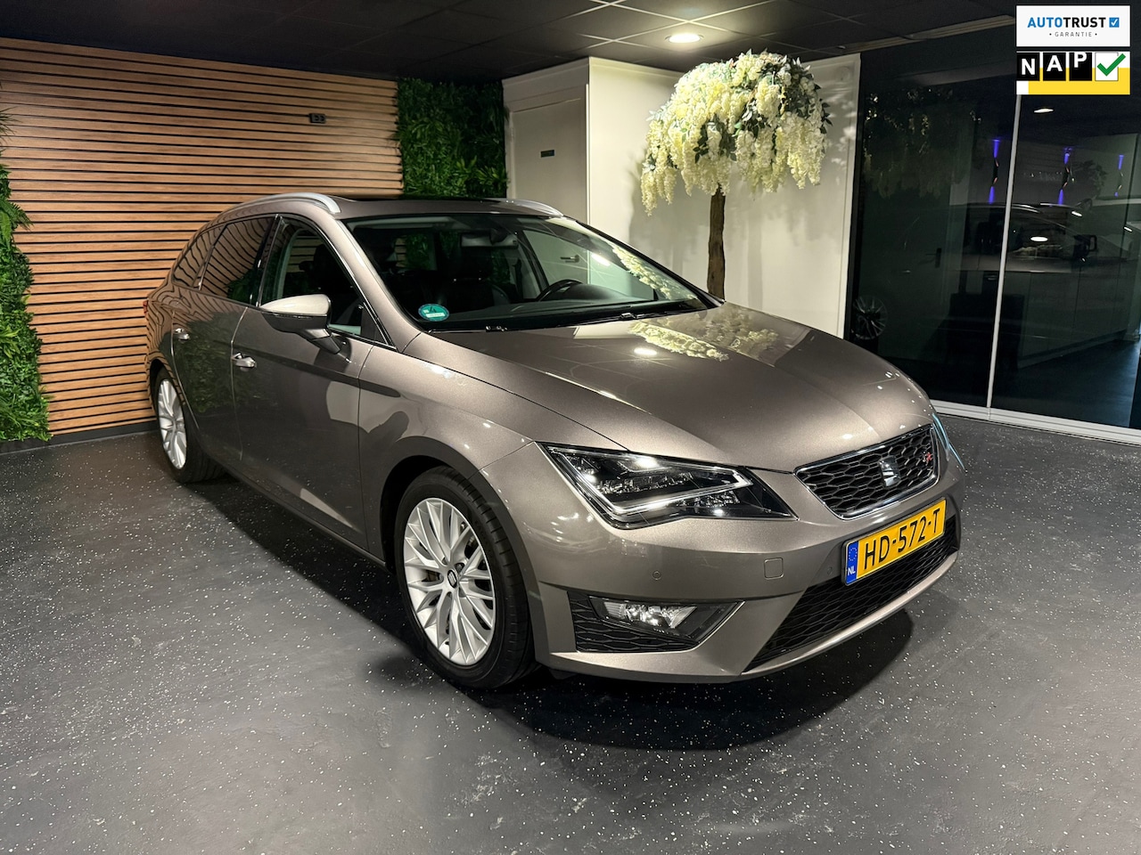 SEAT Leon ST - 1.4 EcoTSI FR Connect PANO/LED/NAVI/DEALER OH! - AutoWereld.nl