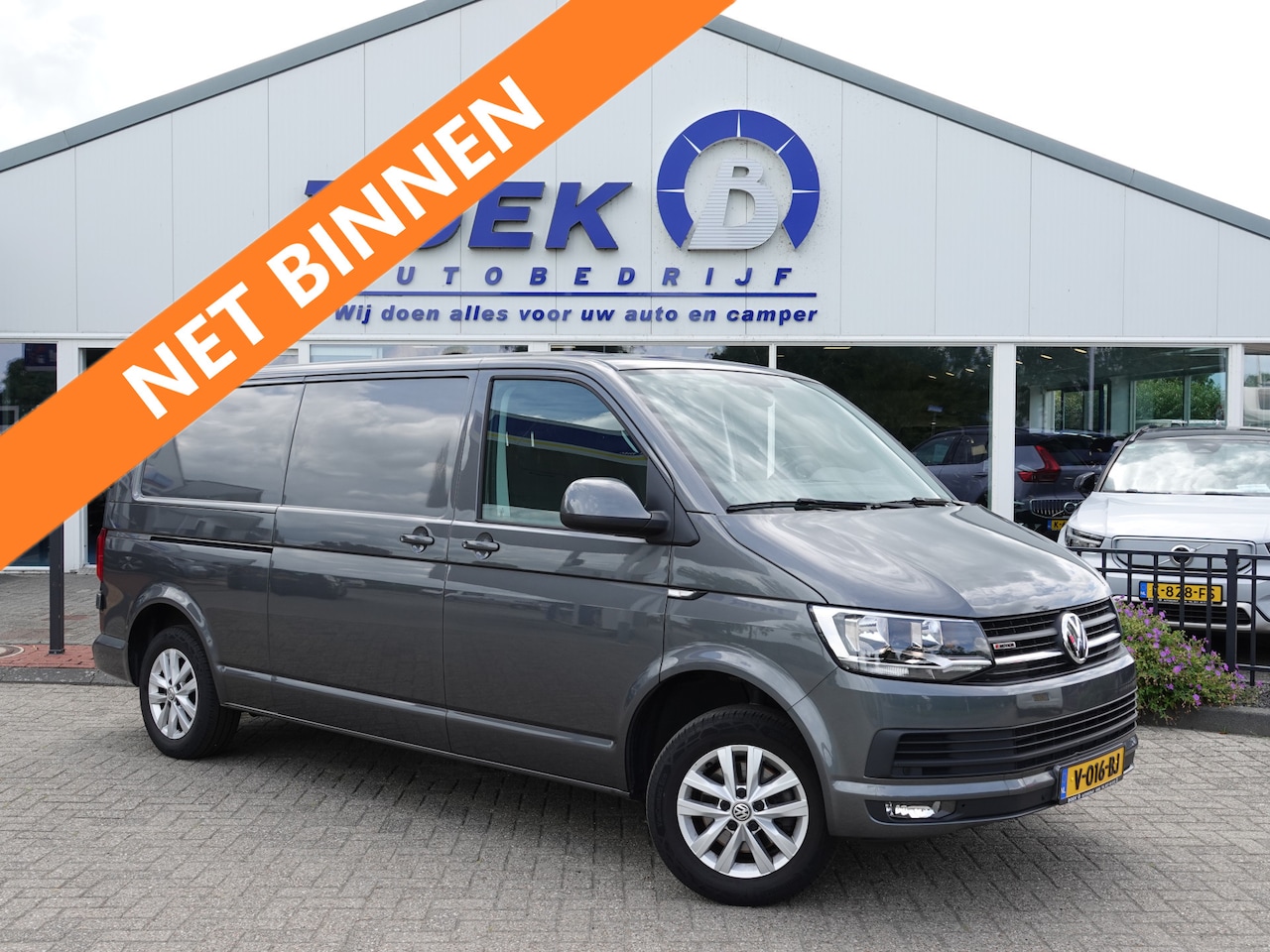 Volkswagen Transporter - 2.0 TDI L2H1 150PK 4Motion Highline TREKH. | NAVI | LMV | AIRCO | CRUISE | PDC V+A - AutoWereld.nl