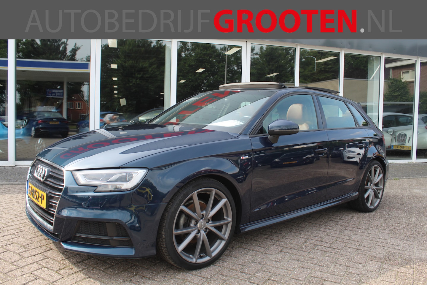 Audi A3 Sportback - 1.5 TFSI CoD Sport S Line Edition PANORAMA - AutoWereld.nl
