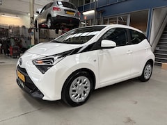 Toyota Aygo - 1.0 VVT-i 72pk 5D x-play | Navigatie | Camera | Apple carplay / Android auto | Airco | NAP