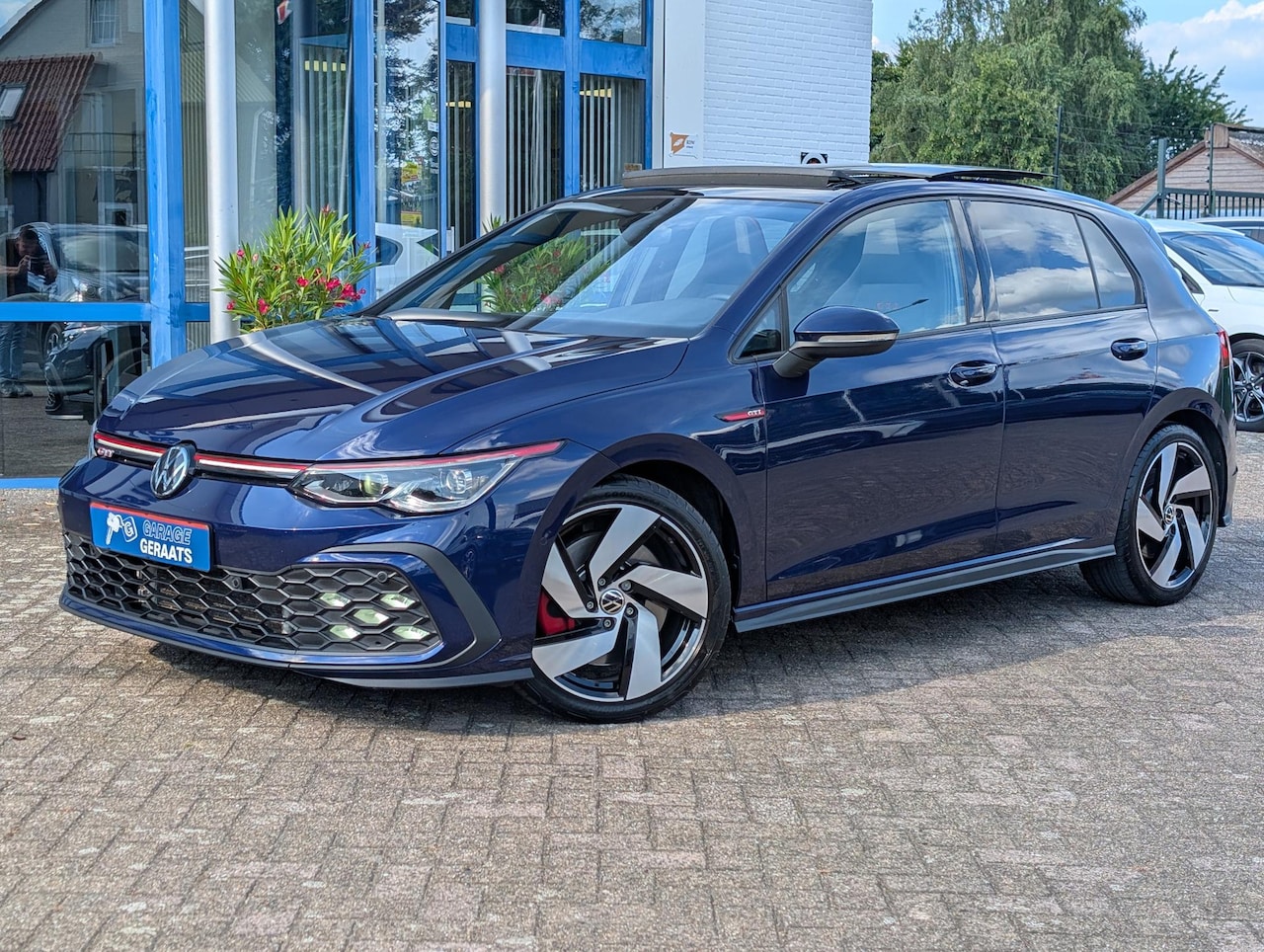 Volkswagen Golf - 2.0 TSI GTI | PANO, IQ, H&K, Mistlamp, Camera, E-Trekhaak, Virtual, zeer luxe! - AutoWereld.nl