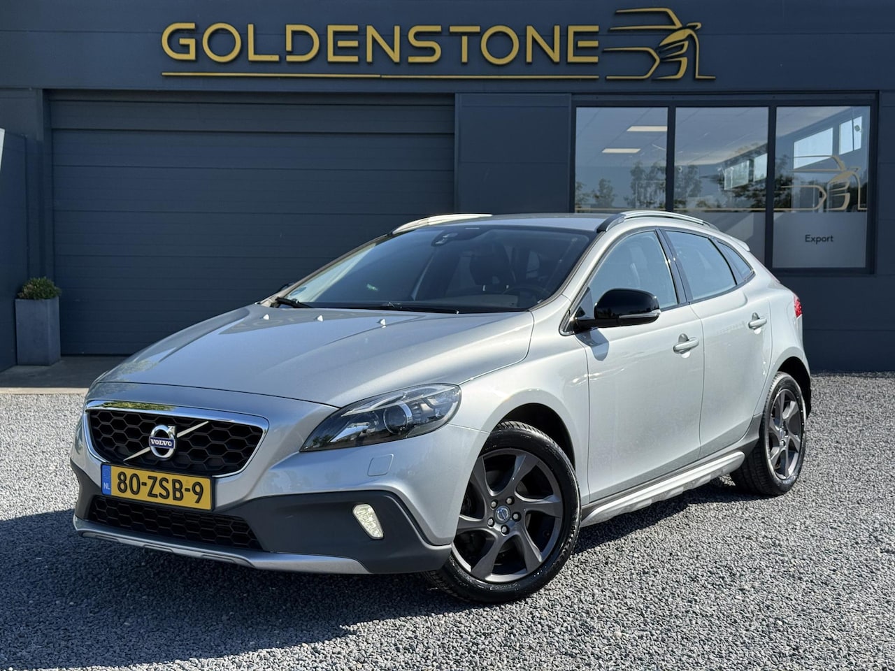 Volvo V40 Cross Country - 1.6 D2 Summum 1e Eigenaar,Dealer Onderhouden,Camera,Trekhaak,115pk,Leder,Navi,6 Bak,Recent - AutoWereld.nl