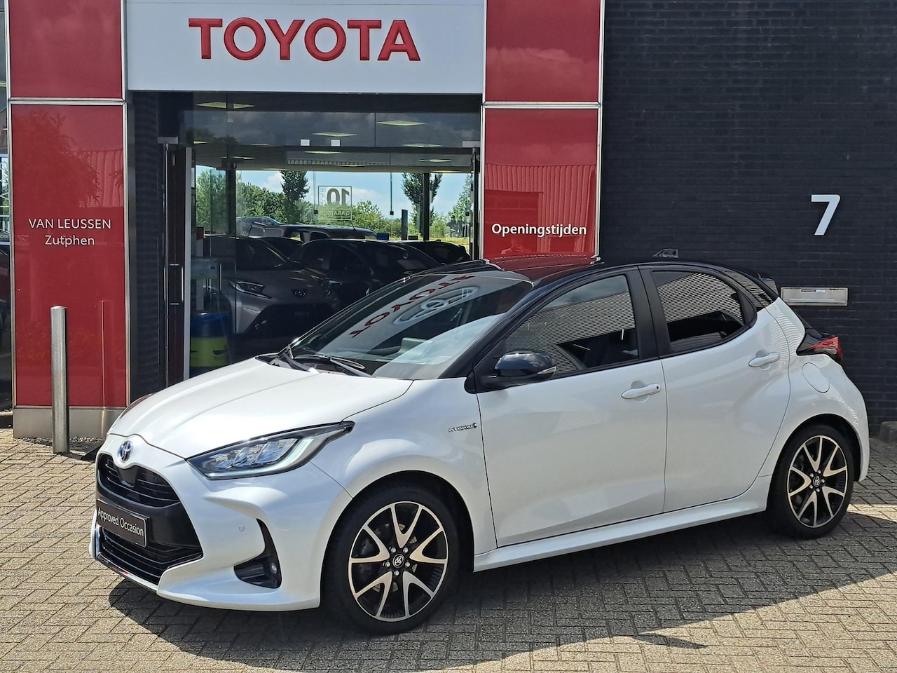 Toyota Yaris - 1.5 Hybrid Executive PDC ADAPTIVE CRUISE CONTROL APPLE CAR PLAY & ANDROID AUTO - AutoWereld.nl