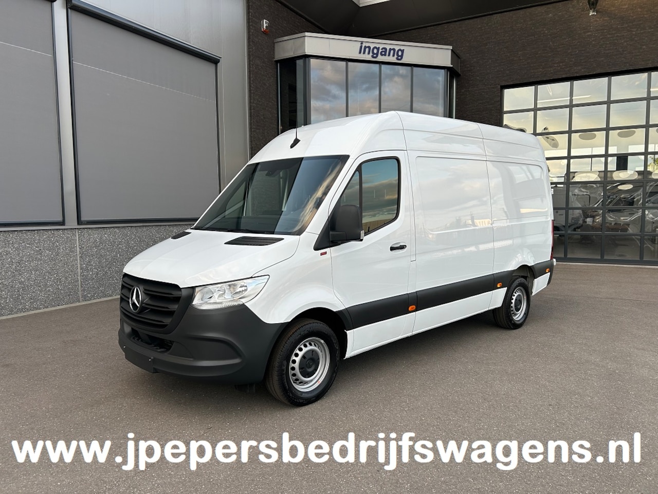 Mercedes-Benz Sprinter - 317 CDI L2 H2 Trekhaak / MBUX / Navigatie / Camera / Cruise control / Airco / 270 Graden a - AutoWereld.nl