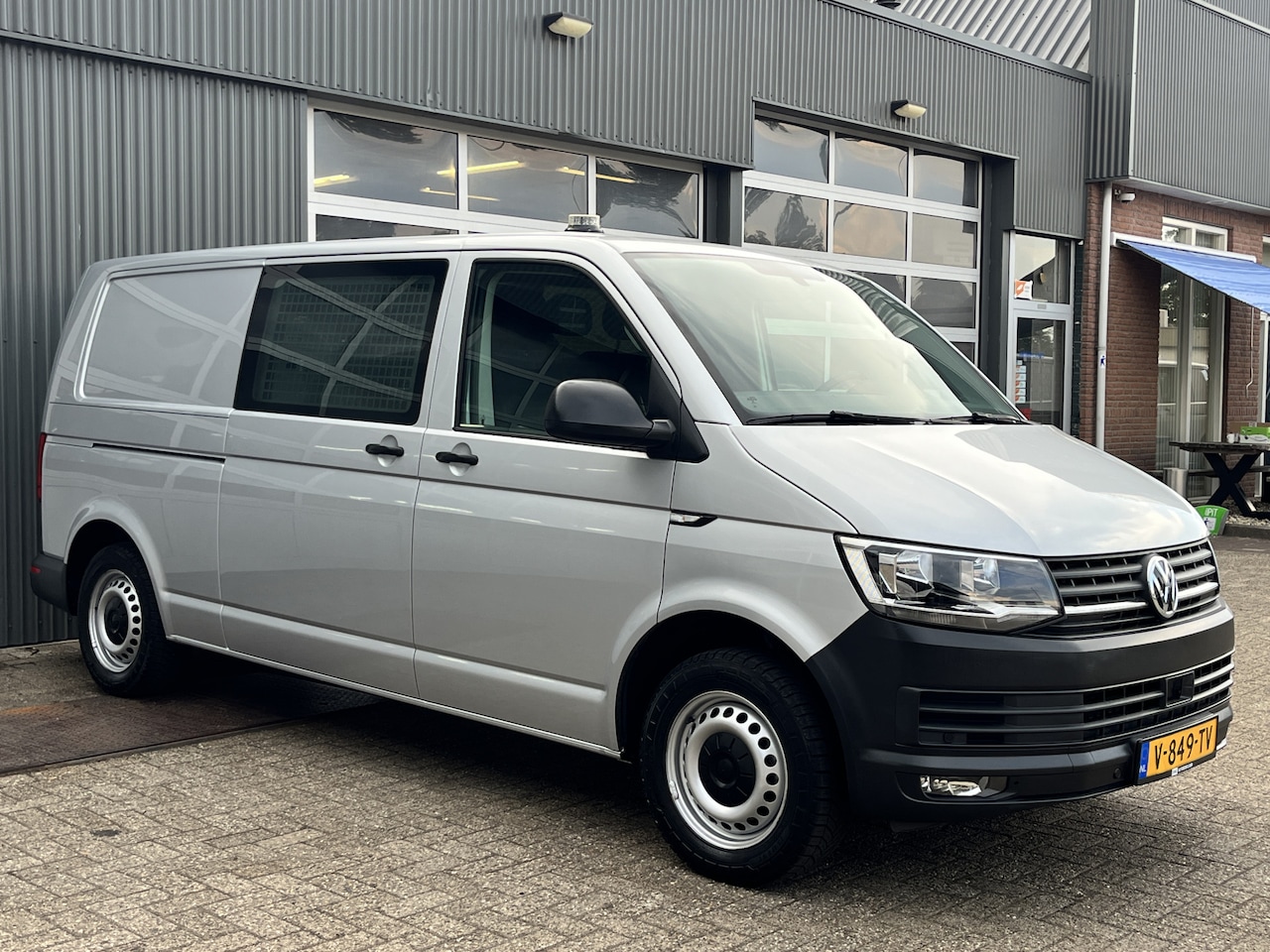 Volkswagen Transporter - 2.0 TSI L2H1 Dubbele Schuifdeur Airco Cruise controle Bpm vrij Trekhaak Klep achter Omvorm - AutoWereld.nl