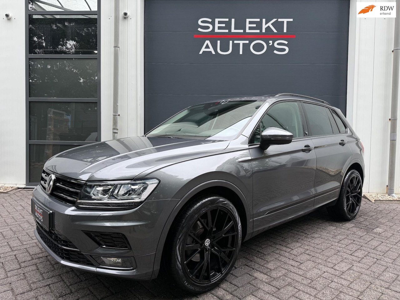 Volkswagen Tiguan - 1.4 TSI ACT Highline DSG Pano/Virtual/LED/Climate/ACC/Cruise/Car Play/20 Inch/Trekhaak/PDC - AutoWereld.nl