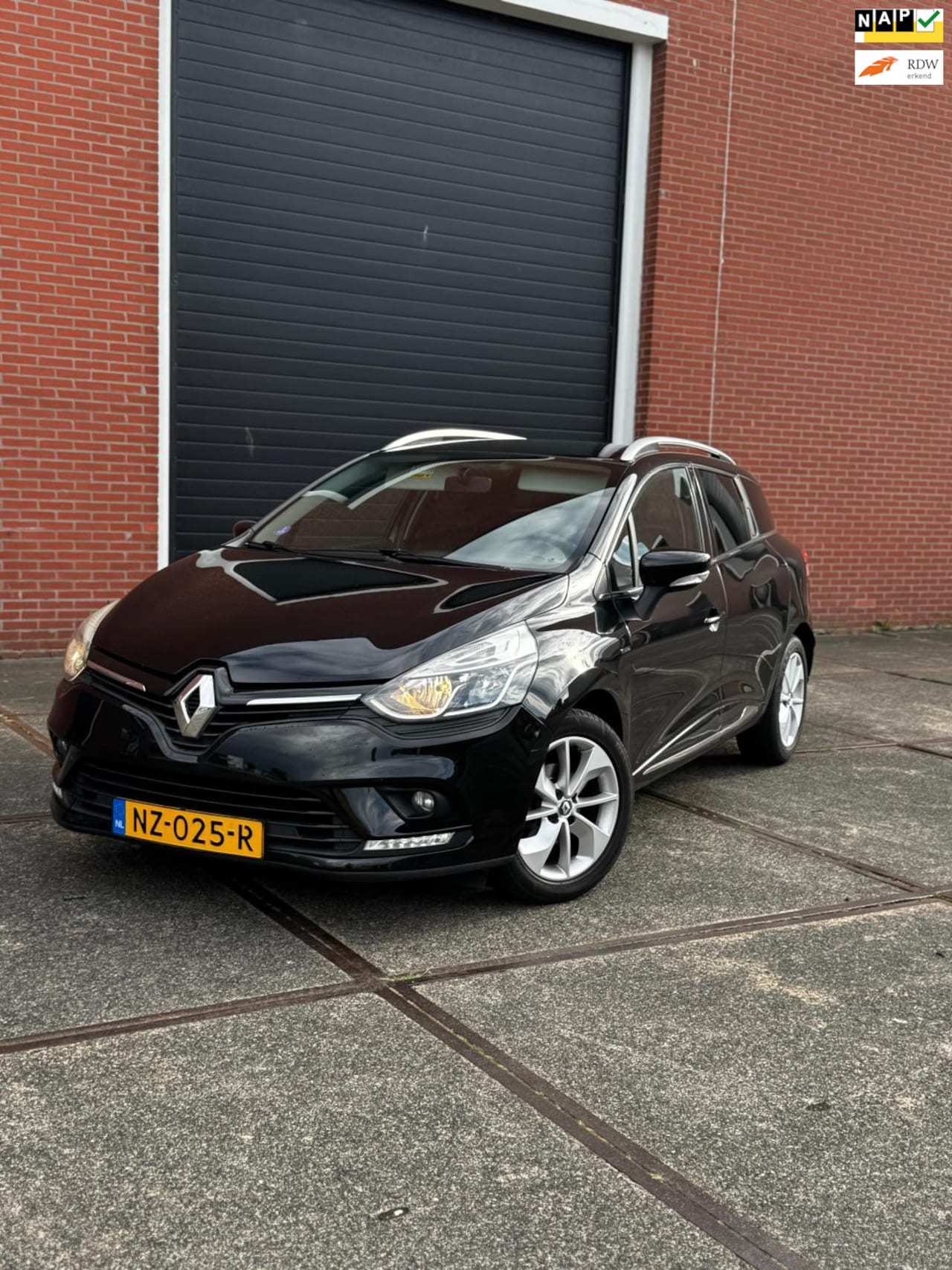 Renault Clio Estate - 0.9 TCe Limited|Airco|Navigatie|Nieuwe apk|Carplay - AutoWereld.nl