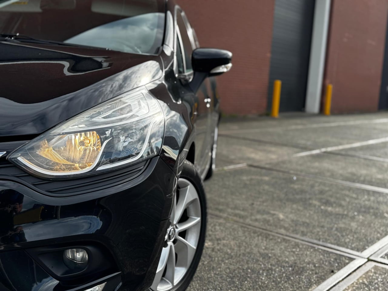 Renault Clio Estate - 0.9 TCe Limited|Airco|Navigatie|Nieuwe apk|Carplay - AutoWereld.nl