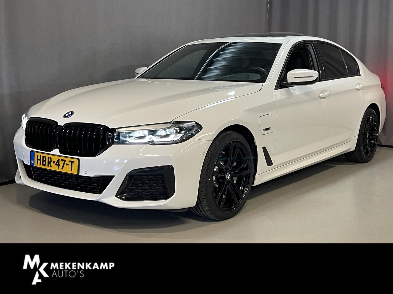 BMW 5-serie - 530e Business Edition Plus M Sport 18"/Panoramadak/Camera/Stoelverwarming + memory/PDC v+a - AutoWereld.nl