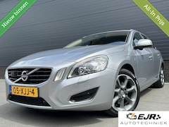 Volvo V60 - 1.6 T3 Ocean Race TOPSTAAT CLIMA*PDC*NAV*ADAPTCR