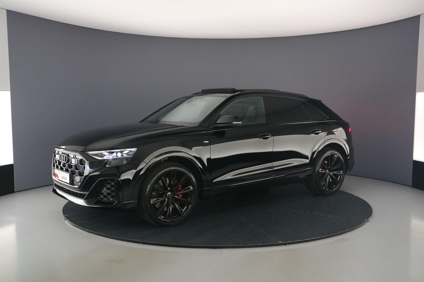 Audi Q8 - 55 TFSI e Pro Line S | Pano |B&O | RS Rood | Head Up | 23 inch | Tour/City | Trekhaak | - AutoWereld.nl