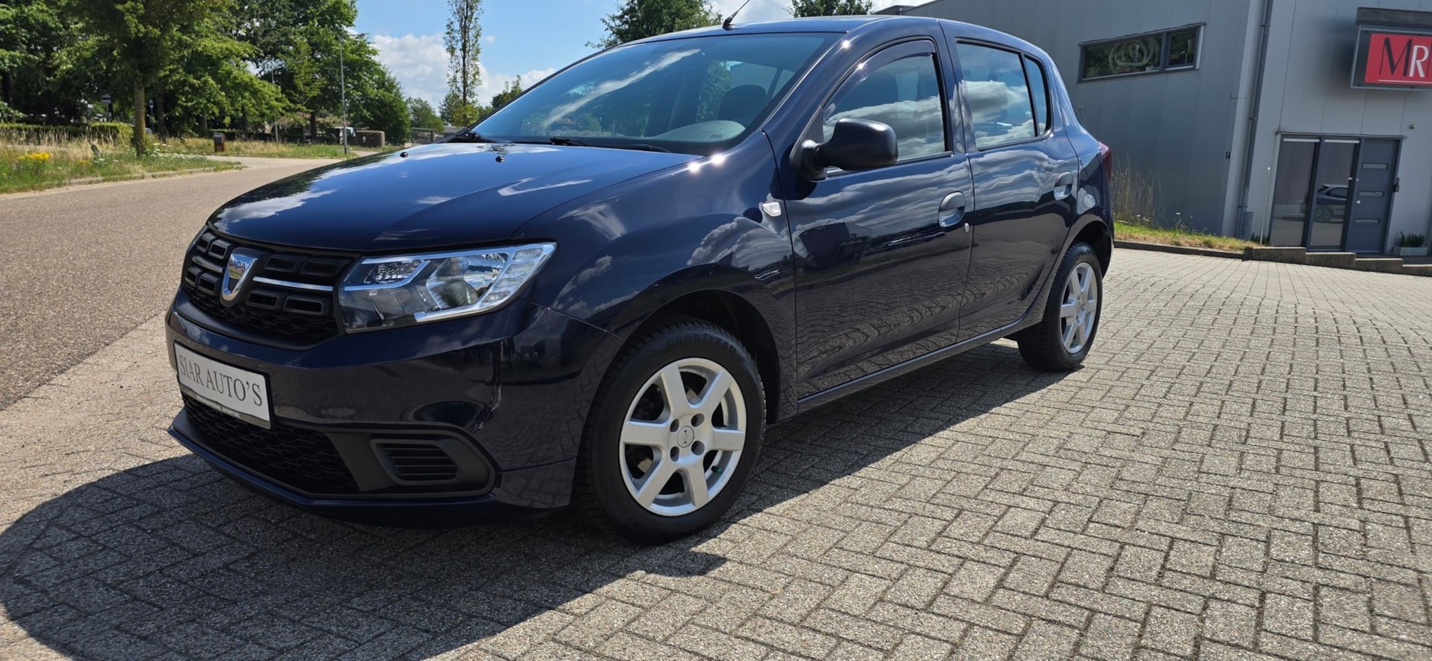 Dacia Sandero - 1.0 SCe Laureate 1.0 SCe Laureate,LED dagrijverlichting, electrische ramen - AutoWereld.nl