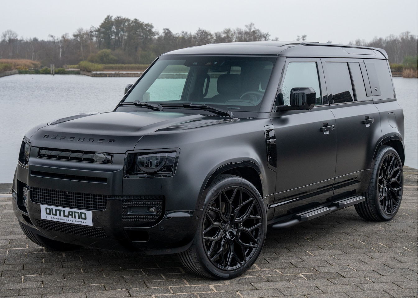 Land Rover Defender 110 - P300e X-Dynamic HSE | VERWACHT | Satin PPF Stealth | Alle Opties | 24" Vossen | Meridian S - AutoWereld.nl