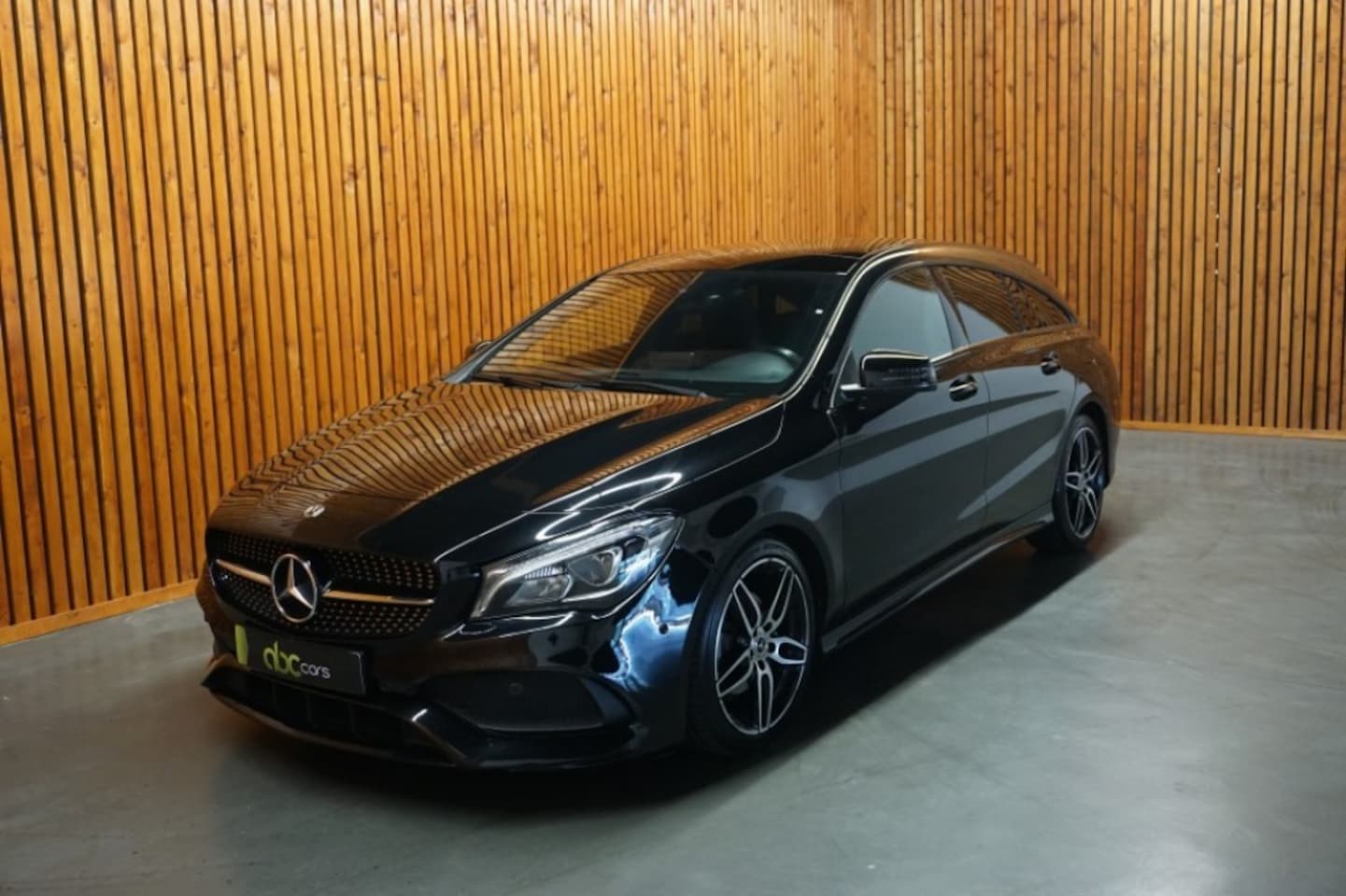 Mercedes-Benz CLA-Klasse - 180 SCHOOTING BRAKE AMG-LINE AUTOMAAT/ PANODAK - AutoWereld.nl