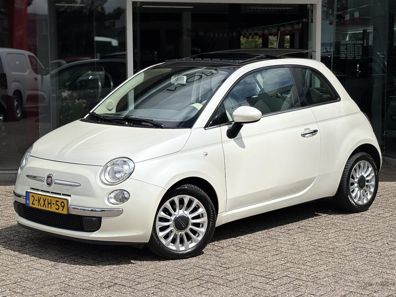 Fiat 500 - 0.9 TwinAir Lounge | Shuifdak | Climaat control | 15" | All Season | Parelmoer | - AutoWereld.nl