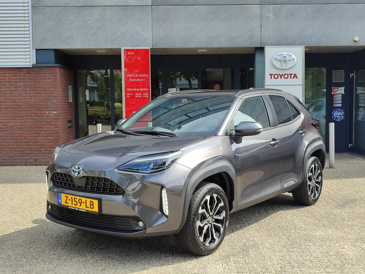 Toyota Yaris Cross - 1.5 HYBRID AWD STYLE PANODAK APPLE/ANDROID EL-ACHTERKLEP KEYLESS NAVI STUUR/STOELVERW. HEA - AutoWereld.nl
