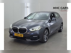 BMW 1-serie - 118i Business Edition | Trekhaak | Clima | Winter |