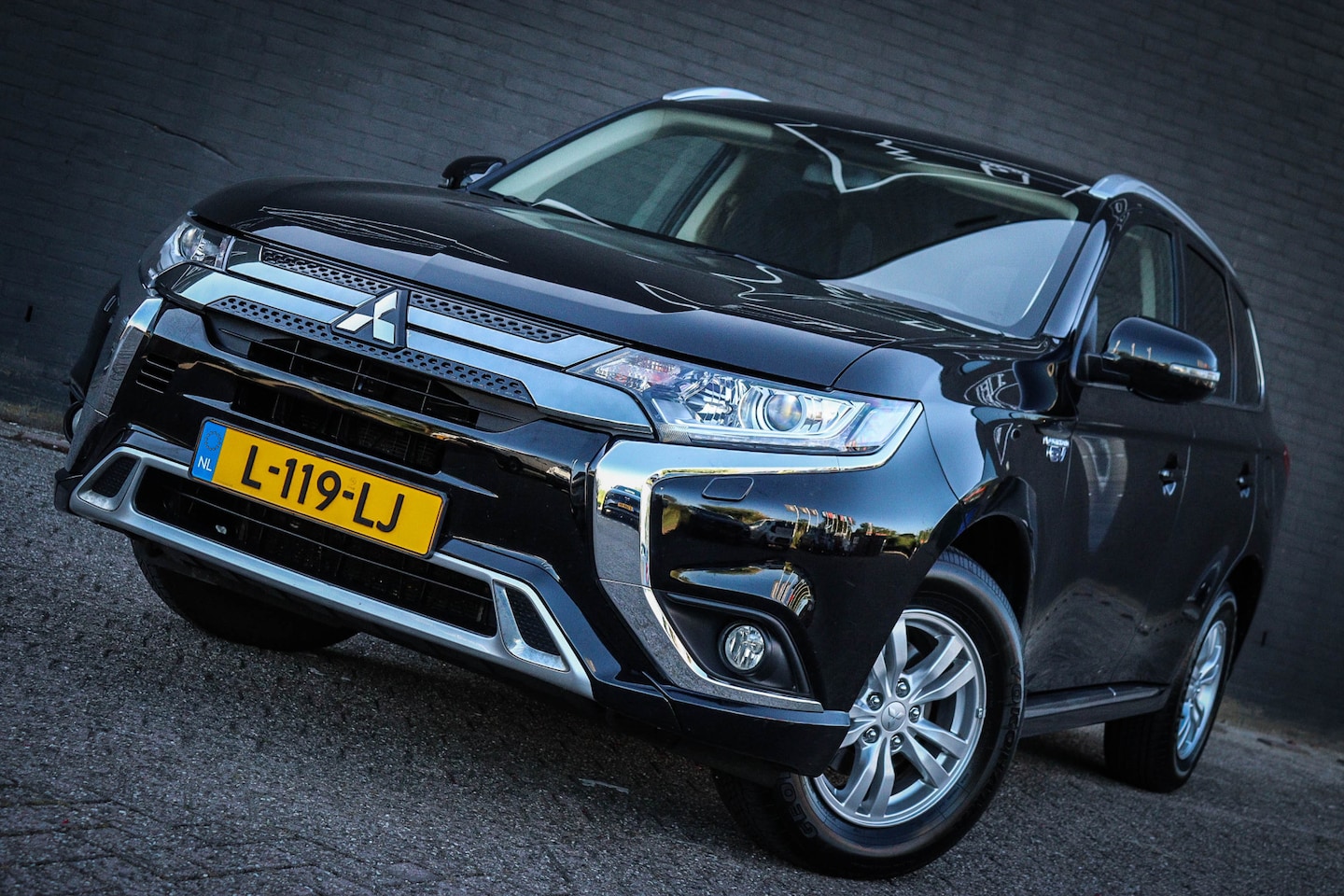 Mitsubishi Outlander - 2.4 PHEV Pure Nieuw binnen; Jouw droomauto? - AutoWereld.nl