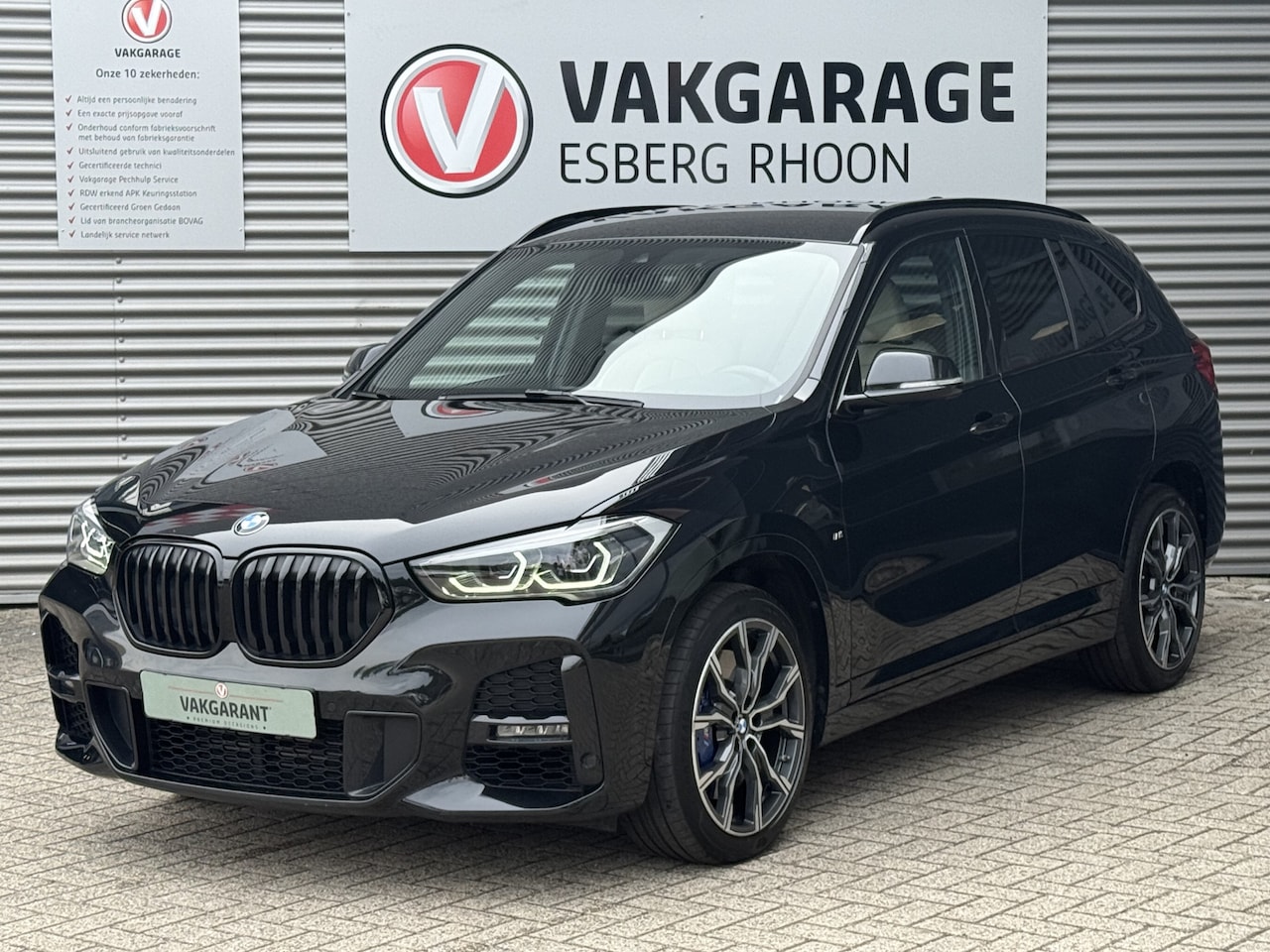 BMW X1 - xDrive20i M-SPORT SHADOWLINE NAVI PRO - AutoWereld.nl