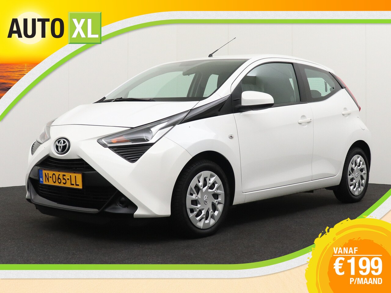 Toyota Aygo - 1.0 VVT-i X-play Camera Navi Carplay LED - AutoWereld.nl