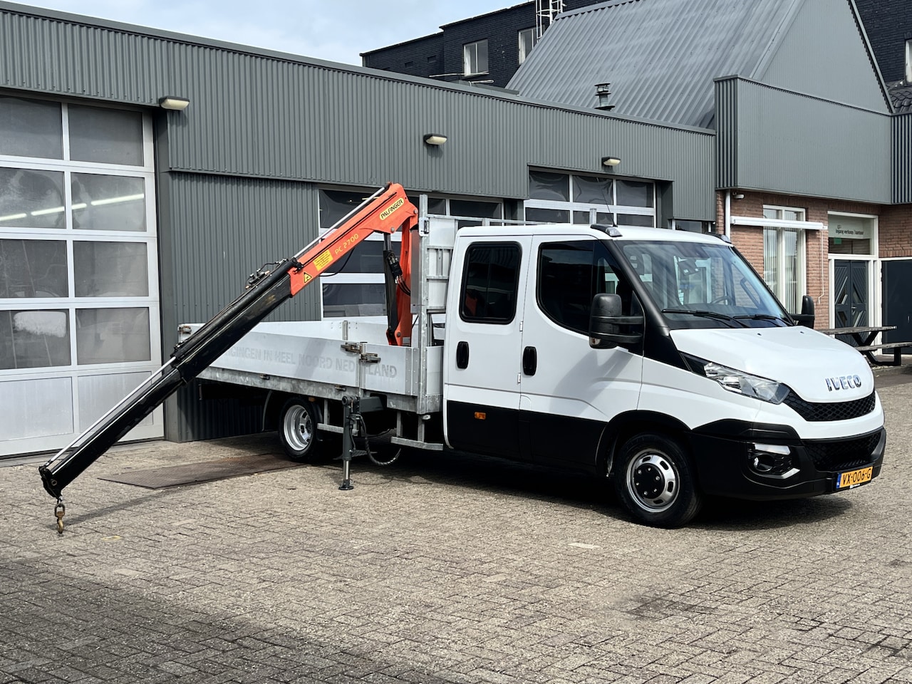 Iveco Daily - 35C17 3.0 410 Automaat Palfinger Laadkraan Airco Cruise controle Trekhaak 3500kg trekgewic - AutoWereld.nl