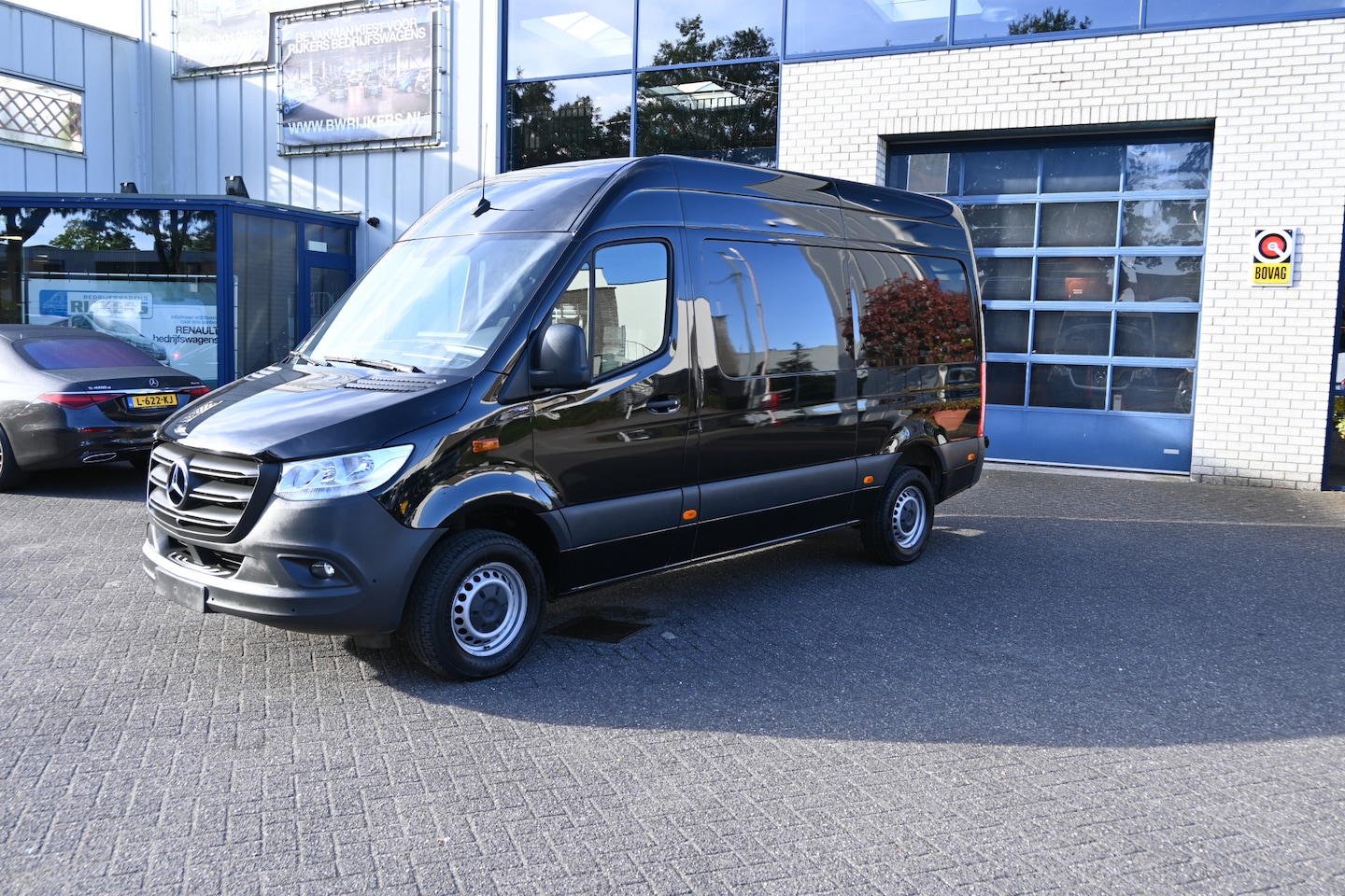 Mercedes-Benz Sprinter - 317 CDI L2H2 RWD MBUX met navigatie en 360 graden camera, Geveerde stoel, Etc. - AutoWereld.nl