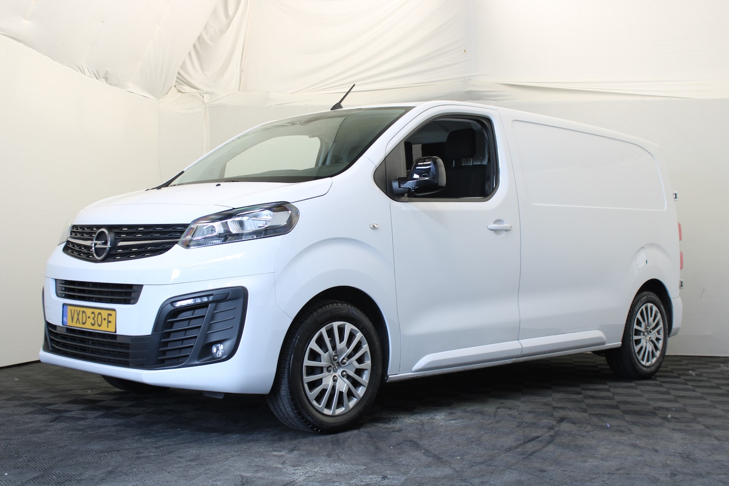 Opel Vivaro - 2.0 Diesel 145 L2 2.0 Diesel 145 L2 - AutoWereld.nl