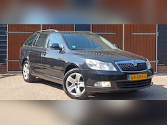 Skoda Octavia Combi - 1.2 TSI Ambition Bns, Trekhaak, NAP, Ruime auto