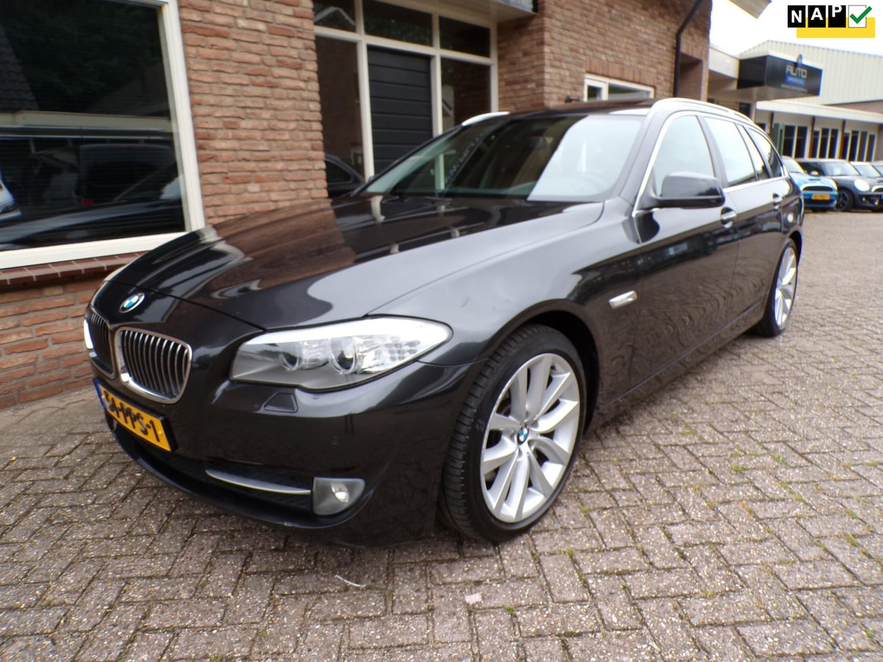 BMW 5-serie Touring - 535i High Executive Automaat / Leder / Navi / Panoramadak - AutoWereld.nl