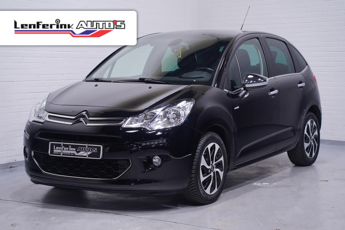 Citroën C3 - 1.2 PureTech Exclusive Automaat Private glas Trekhaak Cruise controle Chrome-pakket Clima - AutoWereld.nl