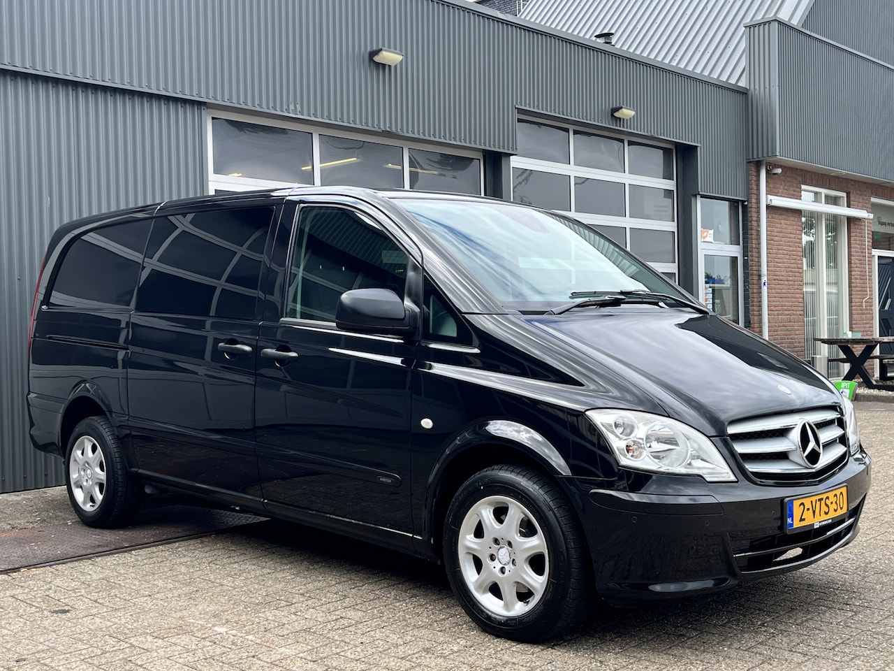 Mercedes-Benz Vito - 116 CDI 320 Lang DC Luxe Automaat Airco Cruise control 2000kg trekgewicht Telefoonvoorbere - AutoWereld.nl