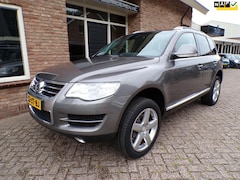 Volkswagen Touareg - 4.2 V8 FSI Automaat / leder / Navi / Schuifdak / Stoelverwarming