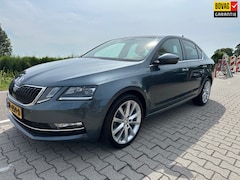 Skoda Octavia - 1.5 TSI Greentech Schuifdak, Carplay, PDC, Cruisecontrol, Xenon, Leder
