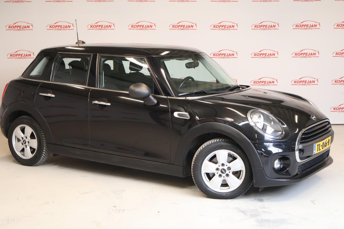 MINI One - Mini 1.5 Salt NL auto, Apple carplay, All season, LM velgen, BTW - AutoWereld.nl