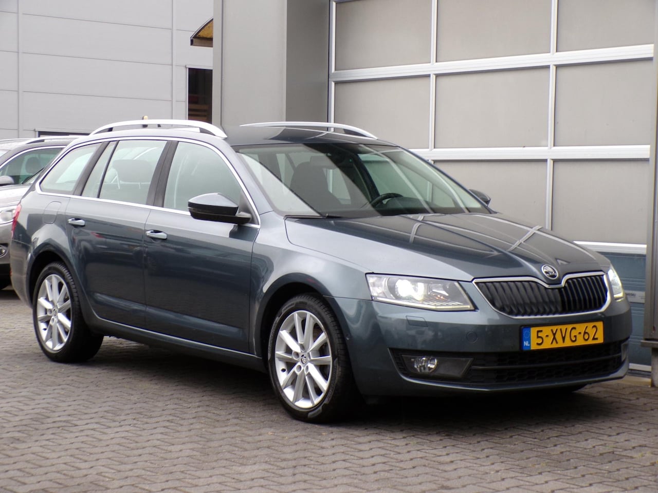 Skoda Octavia Combi - 2.0 TDI Elegance Businessline 2.0 TDI Elegance Businessline|Xenon|Navi - AutoWereld.nl
