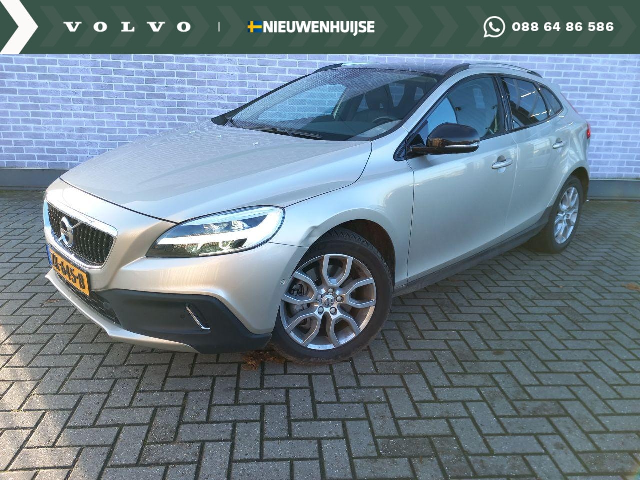 Volvo V40 Cross Country - 1.5 T3 Polar+ Luxury | Navi | Lederen Bekleding | Panoramadak | Stoelverwarming | Getint G - AutoWereld.nl