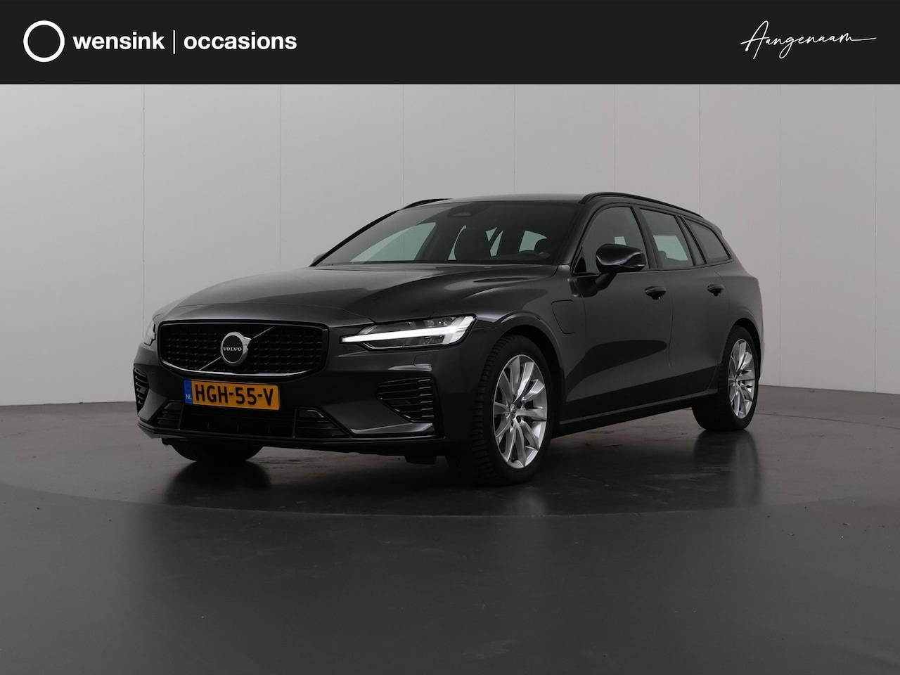 Volvo V60 - 2.0 T6 Plug-in hybrid AWD Plus Dark | Sportstoelen met Memory | Navigatie | Parkeercamera - AutoWereld.nl