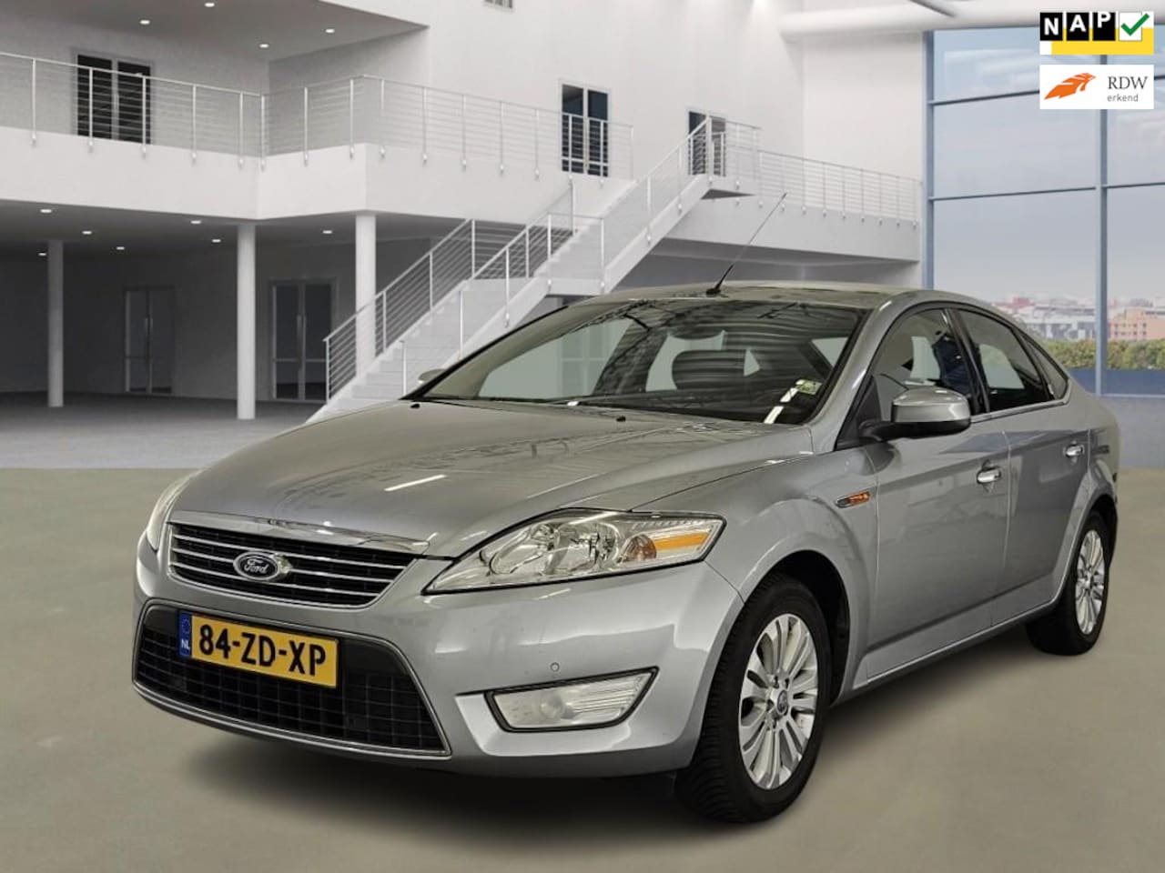Ford Mondeo - 2.0-16V Ghia/AIRCO/CRUISE/PARKEERSENS VOOR-ACHTER/TREKHAAK - AutoWereld.nl