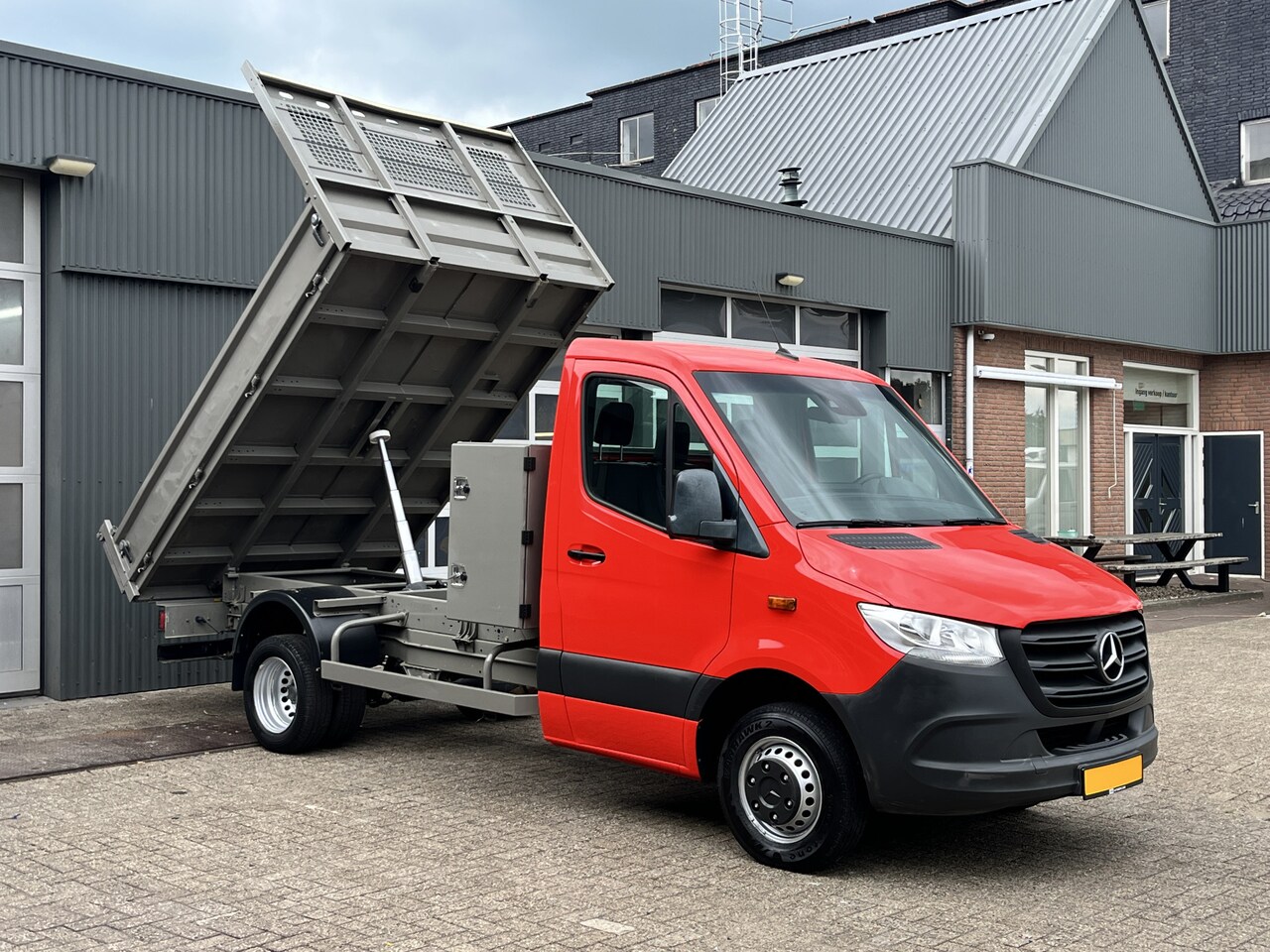 Mercedes-Benz Sprinter - 514 2.2 CDI Kipper Airco Trekhaak 3500kg trekgewicht Telefoonverbinding 3-Persoons Gereeds - AutoWereld.nl