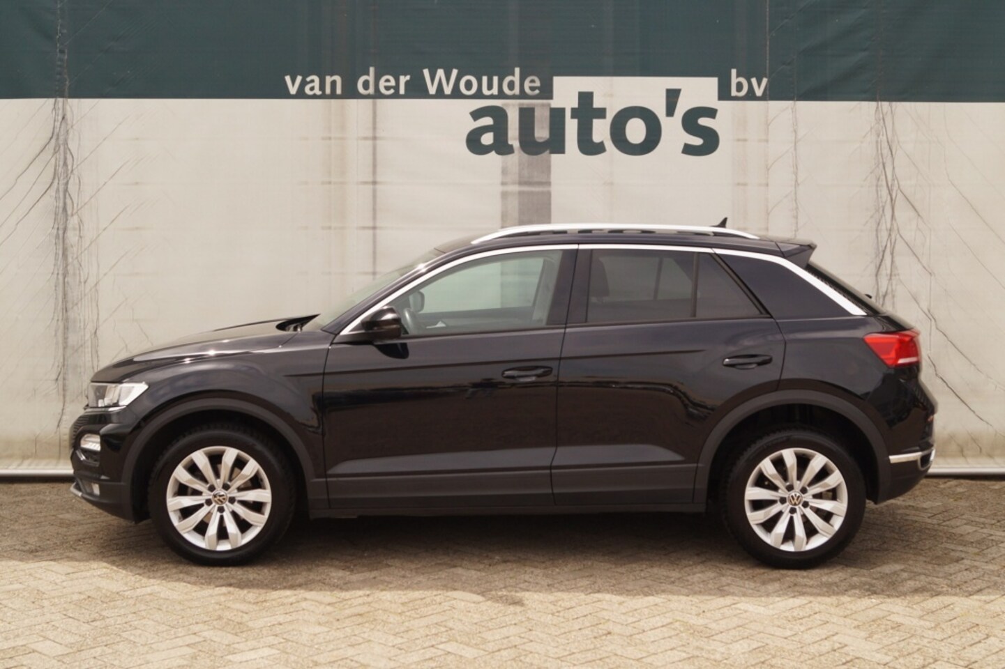 Volkswagen T-Roc - 1.5 TSI 150pk DSG Style -NAVI-ECC-CAM-PDC- - AutoWereld.nl