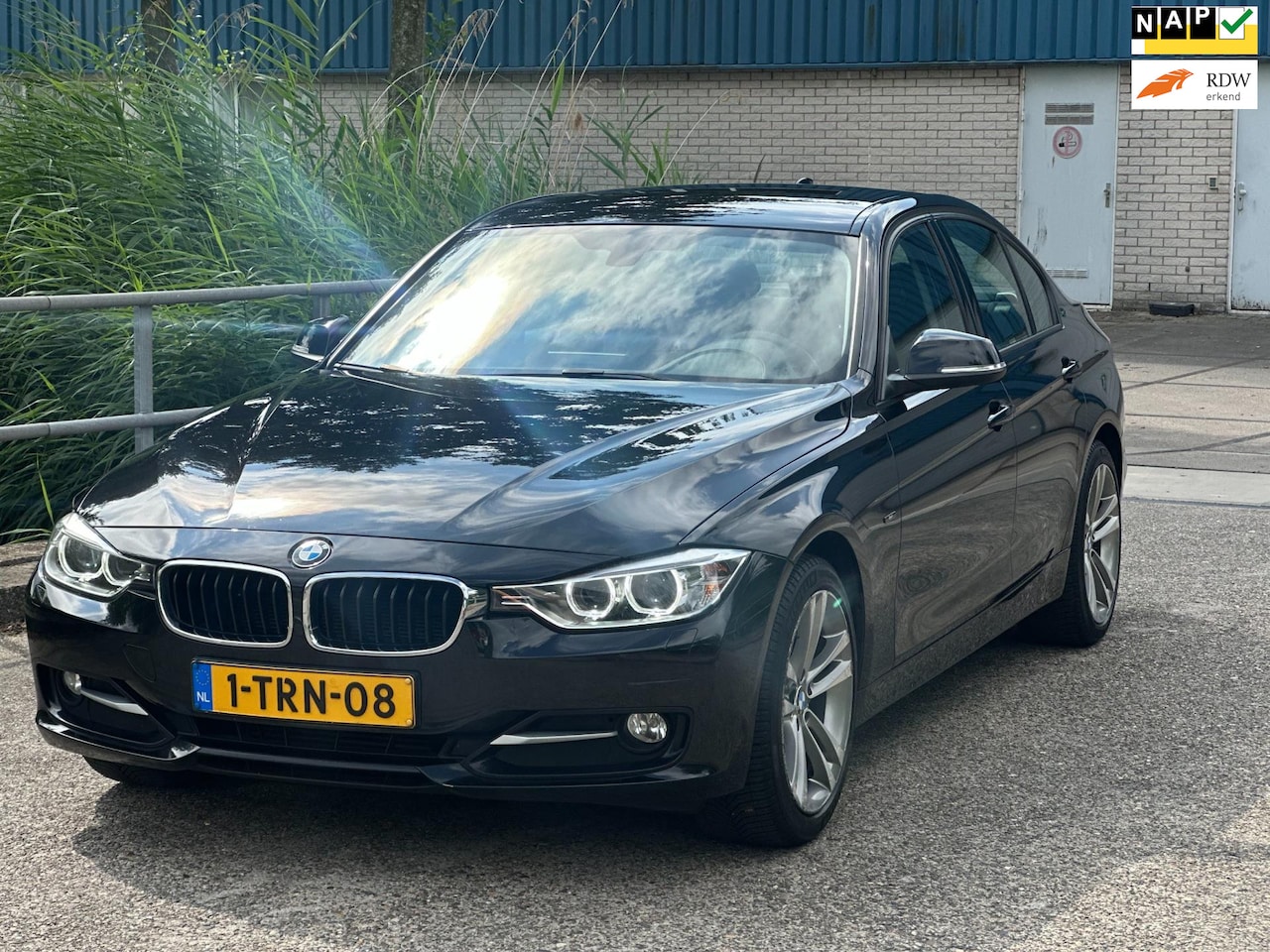BMW 3-serie - 316i Executive Sport!Automaat!Led!Xenon!Navi!PDC! - AutoWereld.nl