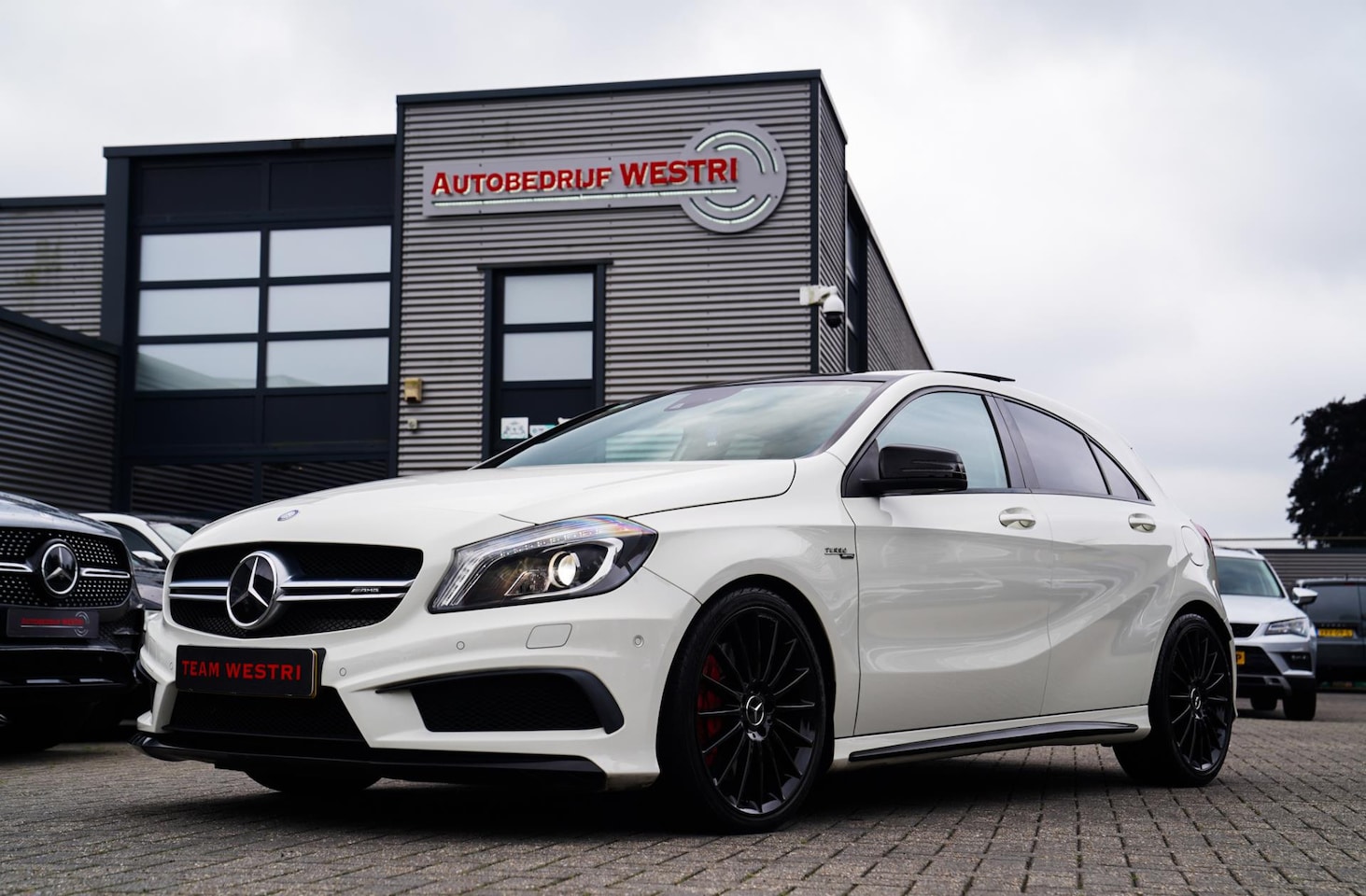 Mercedes-Benz A-klasse - AMG 45 4MATIC | Harman/Kardon | Kuipstoelen | Pano - AutoWereld.nl