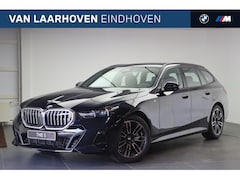 BMW 5-serie Touring - 520i M Sport Automaat / Trekhaak / Adaptieve LED / Parking Assistant / Stoelverwarming