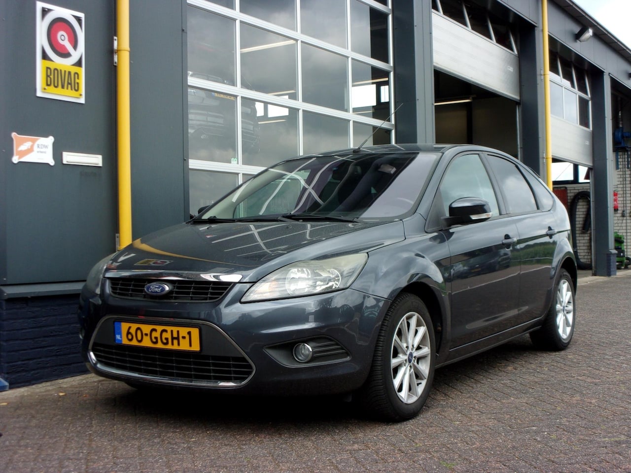 Ford Focus - 1.6/100pk TITANIUM BNS AUTOMAAT NAV TEL ECC VRV CrC PDC LMV TH PRIVACY GLASS - AutoWereld.nl