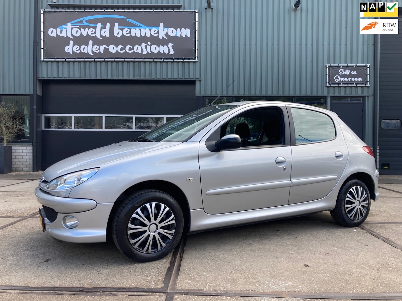Peugeot 206 - 1.4 Forever 62000 KM/ AIRCO/5DEURS/ZEER NETTE AUTO - AutoWereld.nl