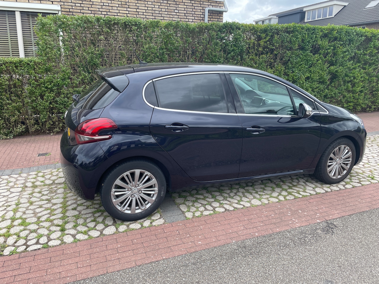 Peugeot 208 - 1.2 PureTech Allure Peugeot 208 - 1.2 PureTech Allure 83PK 5 deurs | Apple carplay | Nette staat - AutoWereld.nl