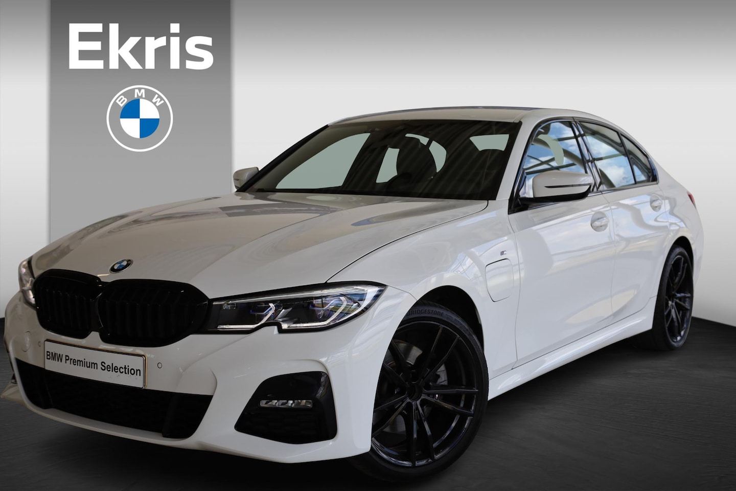 BMW 3-serie - Sedan 320e High Executive | M Sportpakket | 19 inch | Laserlight - AutoWereld.nl