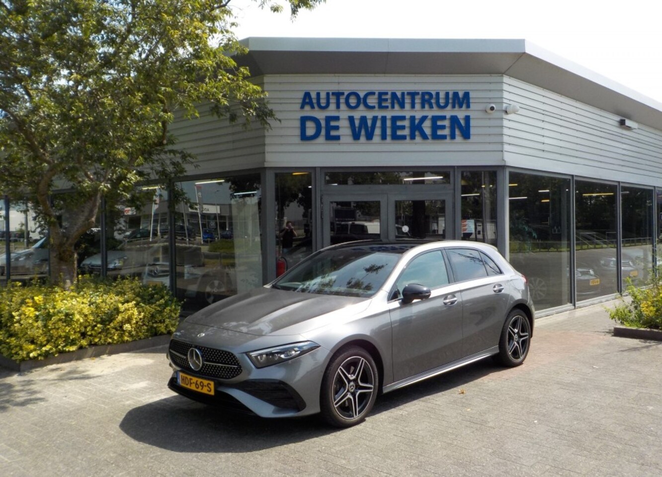 Mercedes-Benz A-klasse - 250e AMG LINE PREMIUM PLUS NIGHT PANORAMADAK 360CAMERA MULTIBEAM HEAD UP MBUX DISTRONIC - AutoWereld.nl