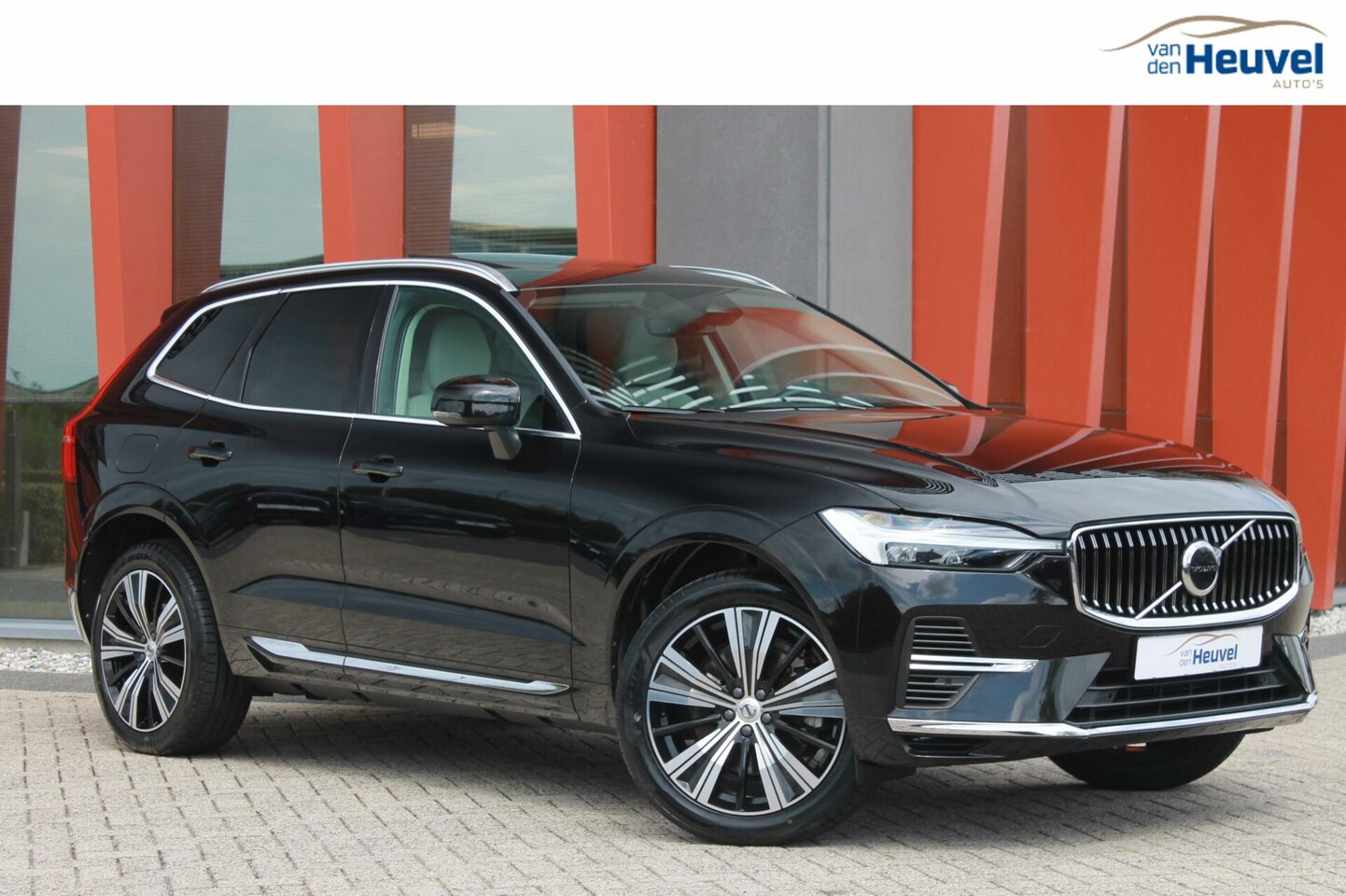 Volvo XC60 - T6 Recharge AWD Inscription | Panoramadak | Parkeercamera | Stoelverwarming | HUD | Trekha - AutoWereld.nl