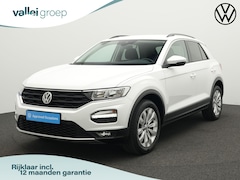 Volkswagen T-Roc - 1.5 TSI 150 pk DSG Style Business | Trekhaak | Navigatie | Parkeersensoren voor/achter